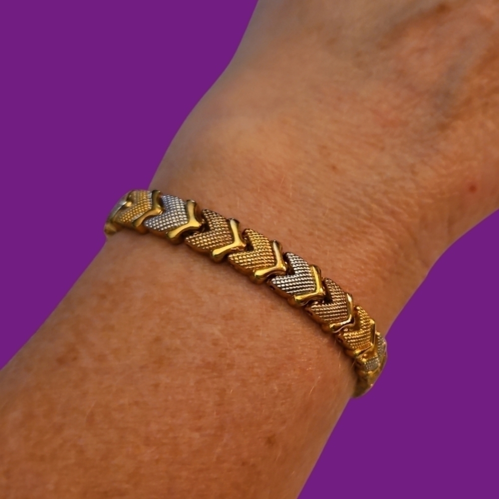 Vtg Mixed Tones Chevron Arrow Metal Hinge Clasp Bracelet
